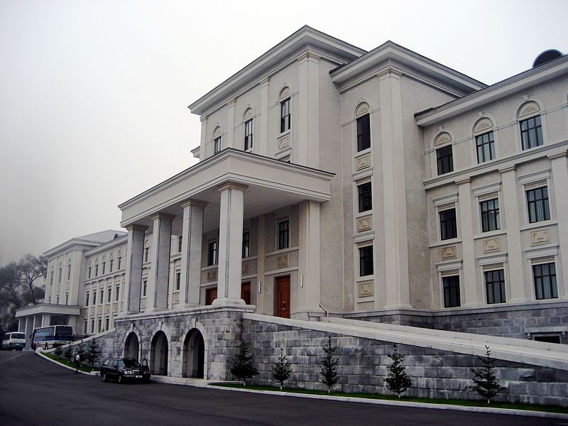 800px-Kim_Il-sung_University.jpg